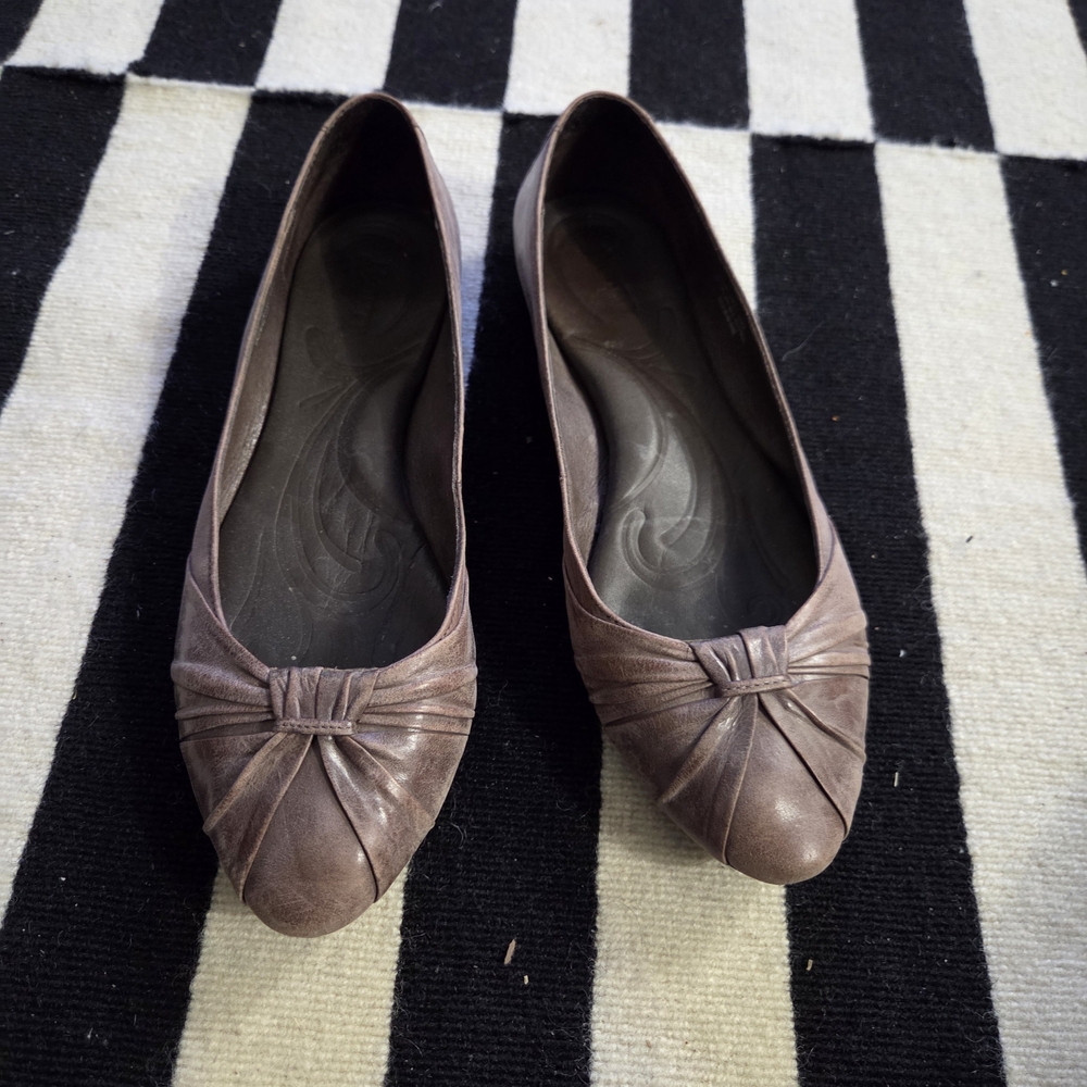 Born Women's Mauve-Brown Pointed Ballet Flats‎ with Knot Accent
